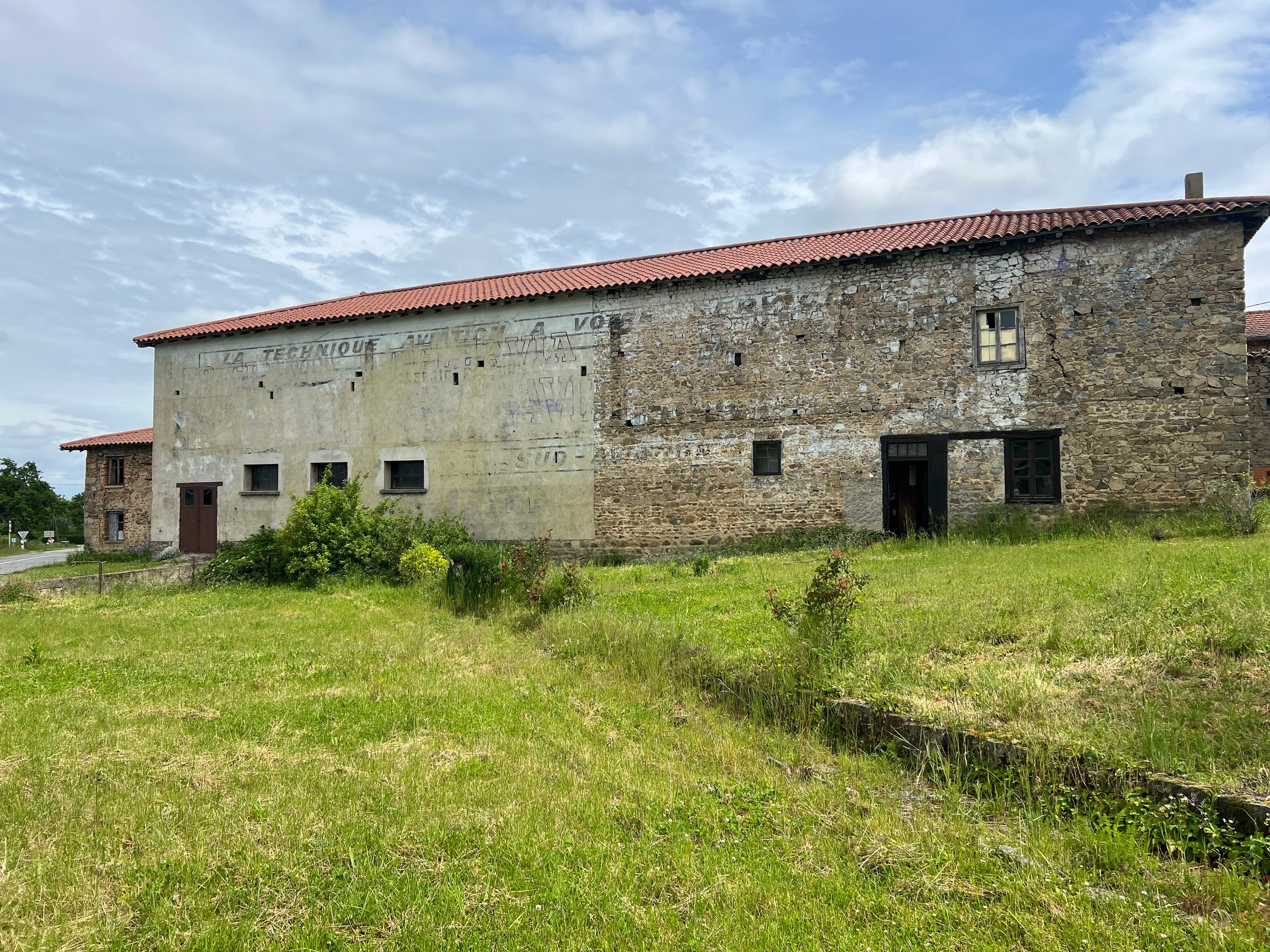 Ferme auberge + Terres agricoles - 6.8 ha - Machézal