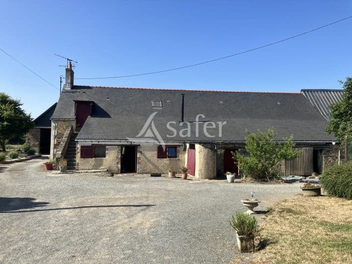 Exploitation agricole de charme aux portes d'Angers - vente de 40ha environ d'un seul tenant