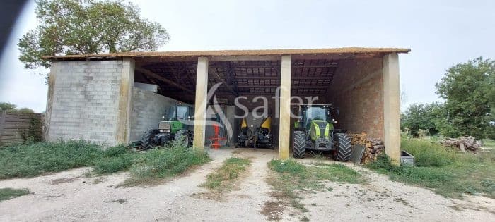 Propriété agricole au Sud d'Eyguières