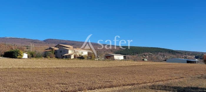Exploitation agricole de 70 ha dans le pays de Forcalquier-Montagne de Lure