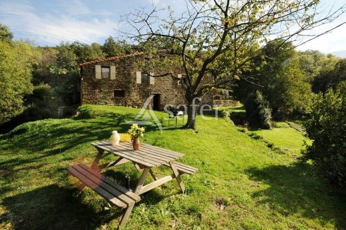 Mas et gîte sur 17ha dans le Vallespir