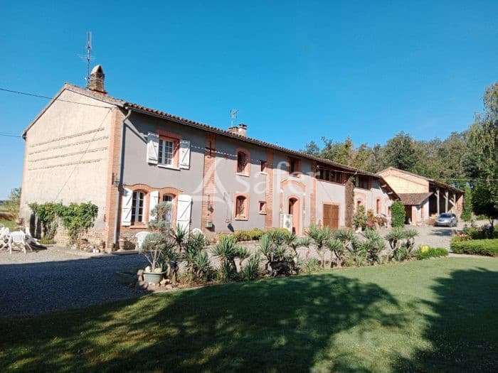 Maison d'habitation et gîte rural sur 32 hectares - Proche TOULOUSE