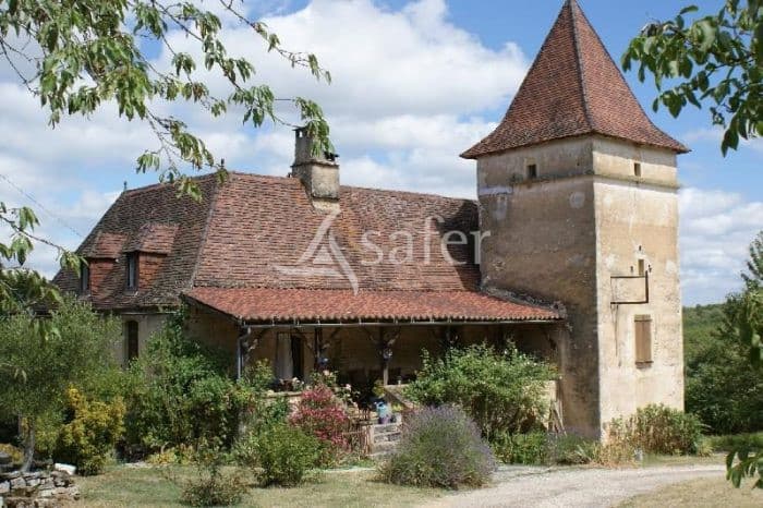 Domaine de caractère sur 44 ha Est du Lot proche Dordogne