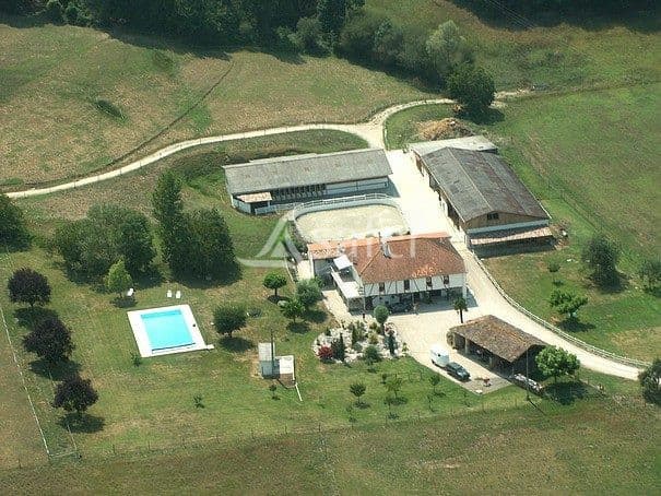 Gîte rural avec dépendances agricoles, rond de longe et piscine sur 27 ha - Proche Toulouse