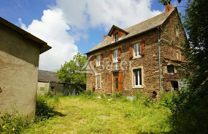 CORPS DE FERME ET 2HA40 DE PRES
