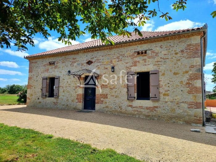 Proche de Valence joli corps de ferme en pierre rénové sur 17 ha en Bio