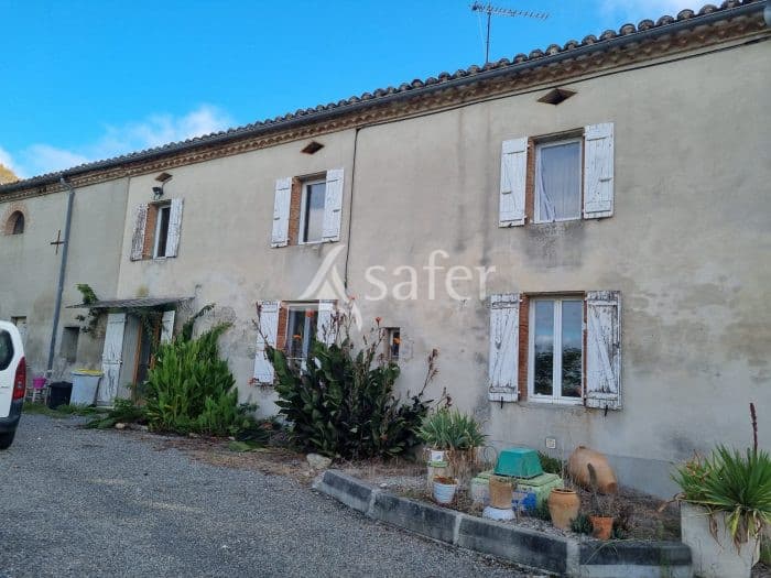 Maison avec dépendances agricoles sur 5 hectares - Proche Toulouse