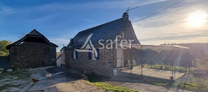 CORPS DE FERME PROCHE DU CHEMAIN DE SAINT JACQUES DE COMPOSTELLE