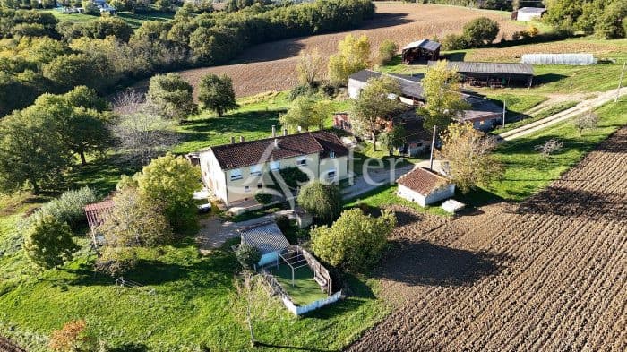 Exploitation Polyculture-Elevage avec grande maison et dépendances sur 42 ha irrigables