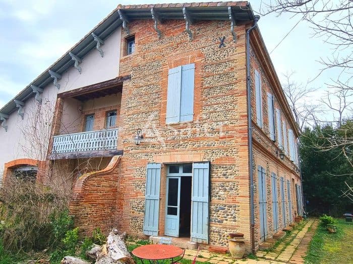 Entre Toulouse et Montauban, Domaine agricole de caractère de 36 ha à rénover