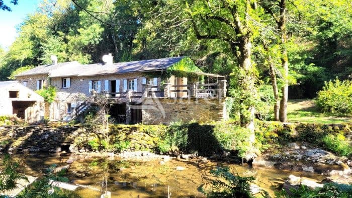 Propriété d'exception : maison rénovée avec accès privé à la rivière 6ha