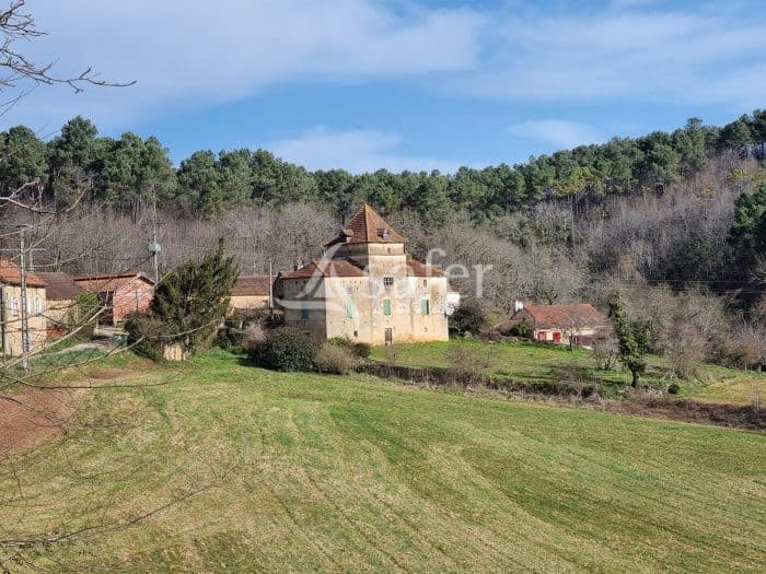 Corps de ferme sur 9 ha Proche Dordogne