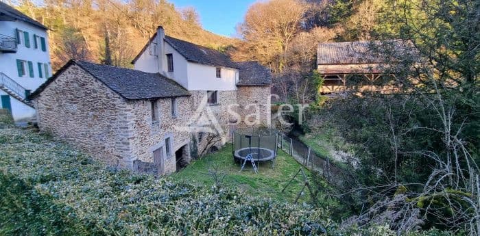 PROPRIETE AVEC 10HA DE TERRES