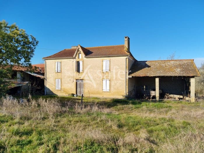 Corps de ferme avec 11 ha proche Madiran