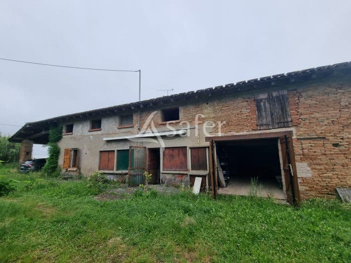 Maison d'habitation et dépendances agricoles sur 26 hectares - Proche Toulouse