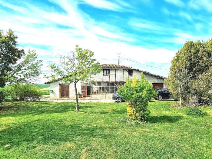 Ancienne ferme 151 m² habitable avec dépendances sur 7 ha secteur Beaumont