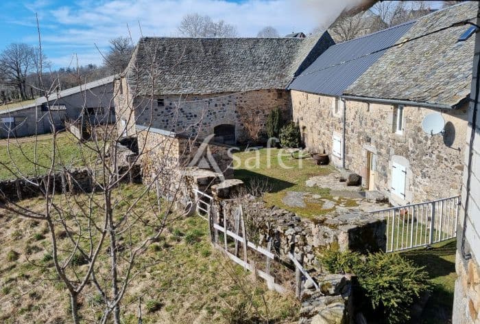 CORPS DE FERME AVEC 4HA