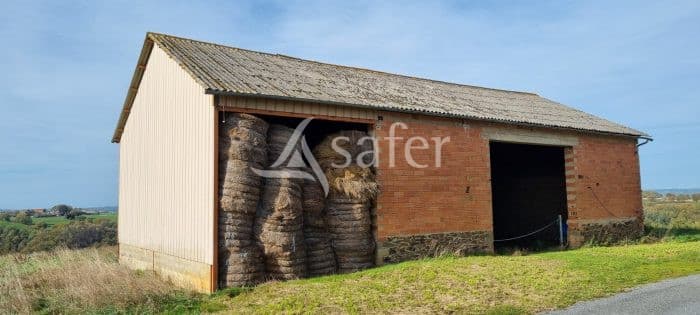 Ilot de 7ha66 avec hangar agricole en Aveyron