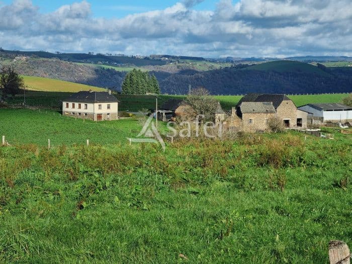 CORPS DE FERME AVEC 27.5HA DE TERRES EN AVEYRON