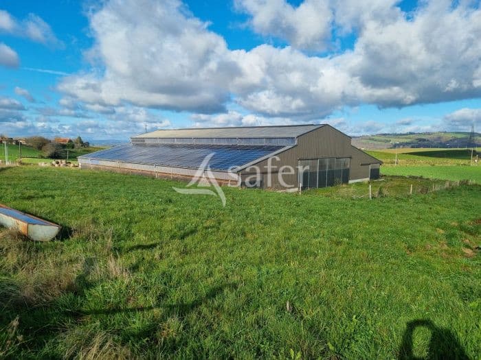 BATIMENT AGRICOLE AVEC 6HA DE TERRES EN AVEYRON