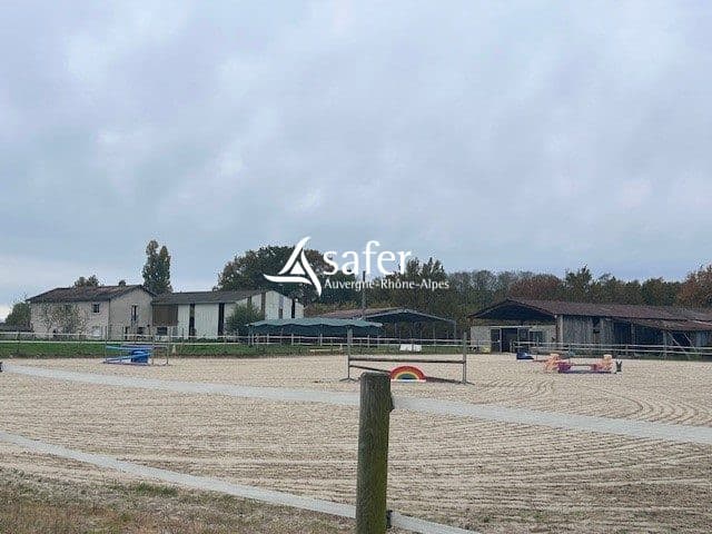 Propriété avec habitation et installations équestres proche RANDAN