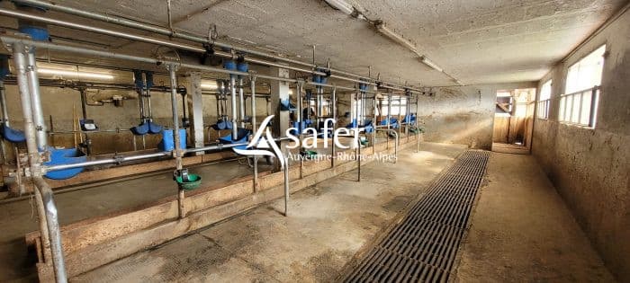 Exploitation laitière et production fromagère située dans le bassin Annécien