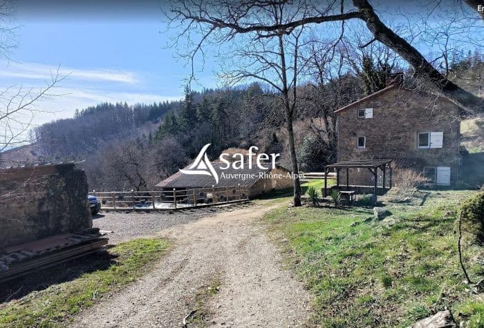 Ensemble en pierre isolé et chalet en bois sur 5.4 ha LE VERNET CHAMEANE