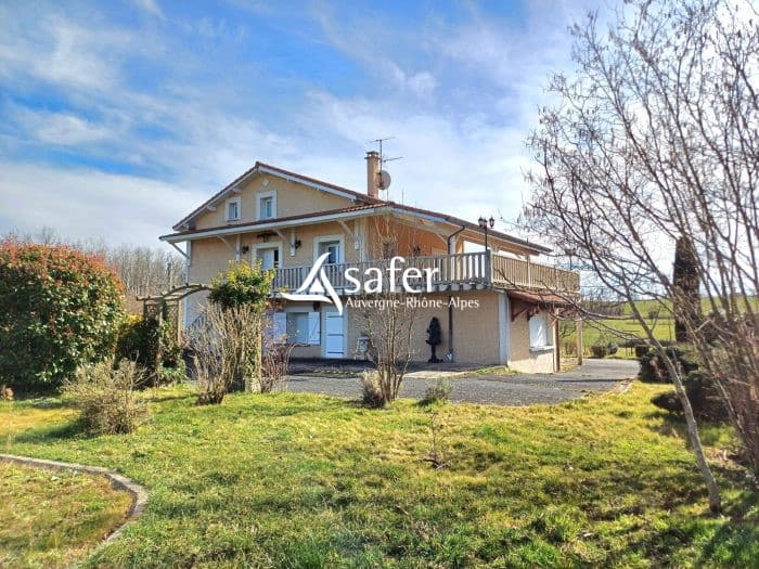 Villa traditionnelle récente et vastes dépendances sur 5.5 ha COURPIERE