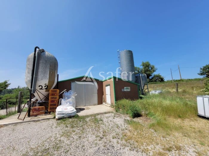 Exploitation avicole TIRANGES