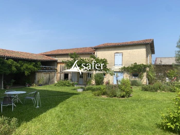 Propriété agricole avec gite et habitation SERMENTIZON