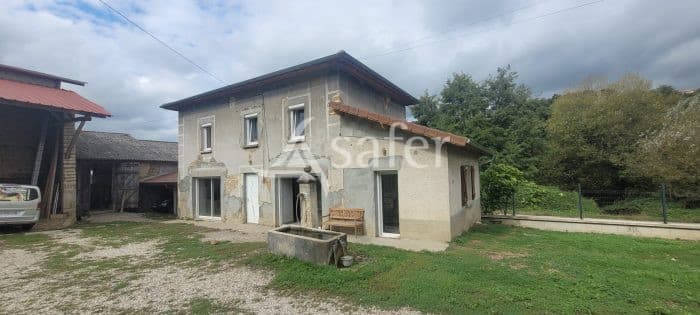 Maison rénovée avec dépendances agricoles sur 3ha80 - Meyssiez