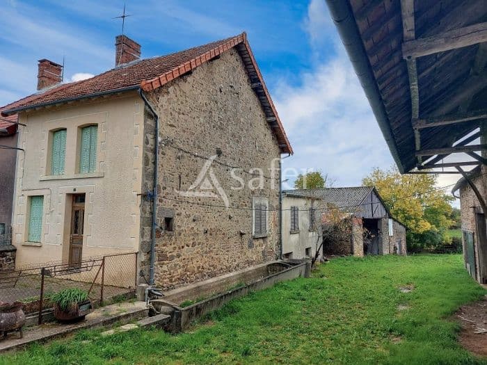 Ensemble bâti avec environ 1ha55