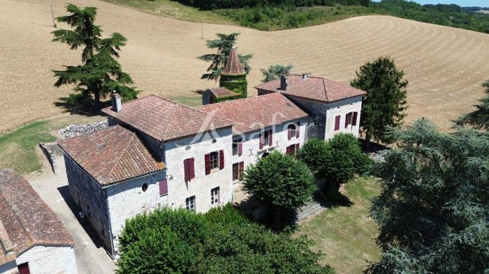 Propriété en pierre de caractère sur 25ha