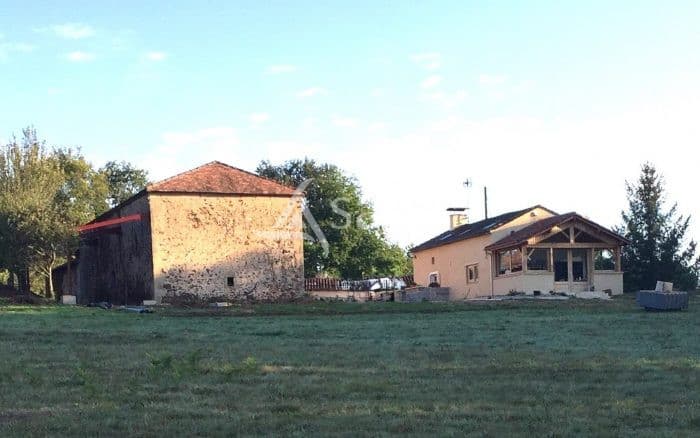 Belle propriété bâtie sur 28ha de pré et bois proche Monpazier