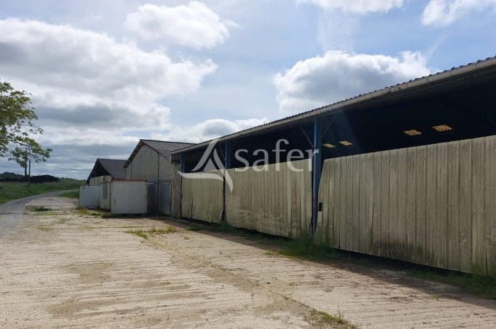 Exploitation d'élevage sur 32ha avec irrigation en Périgord vert