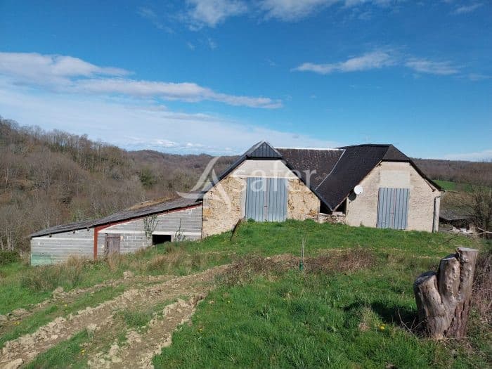 Corps de ferme avec environ 23 ha de foncier.