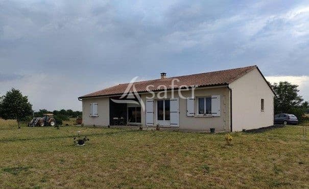 Propriété avicole environ 1ha 50a